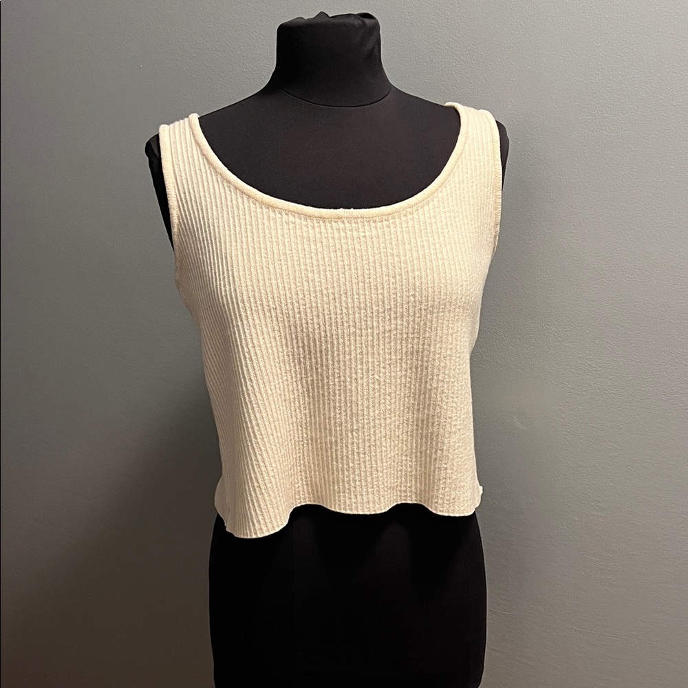 St. John Cream Scoop Neck Ribbed Crop Tank Top